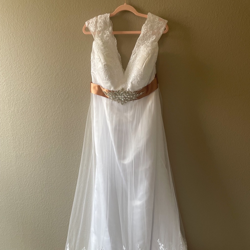 Gorgeous lace wedding dress